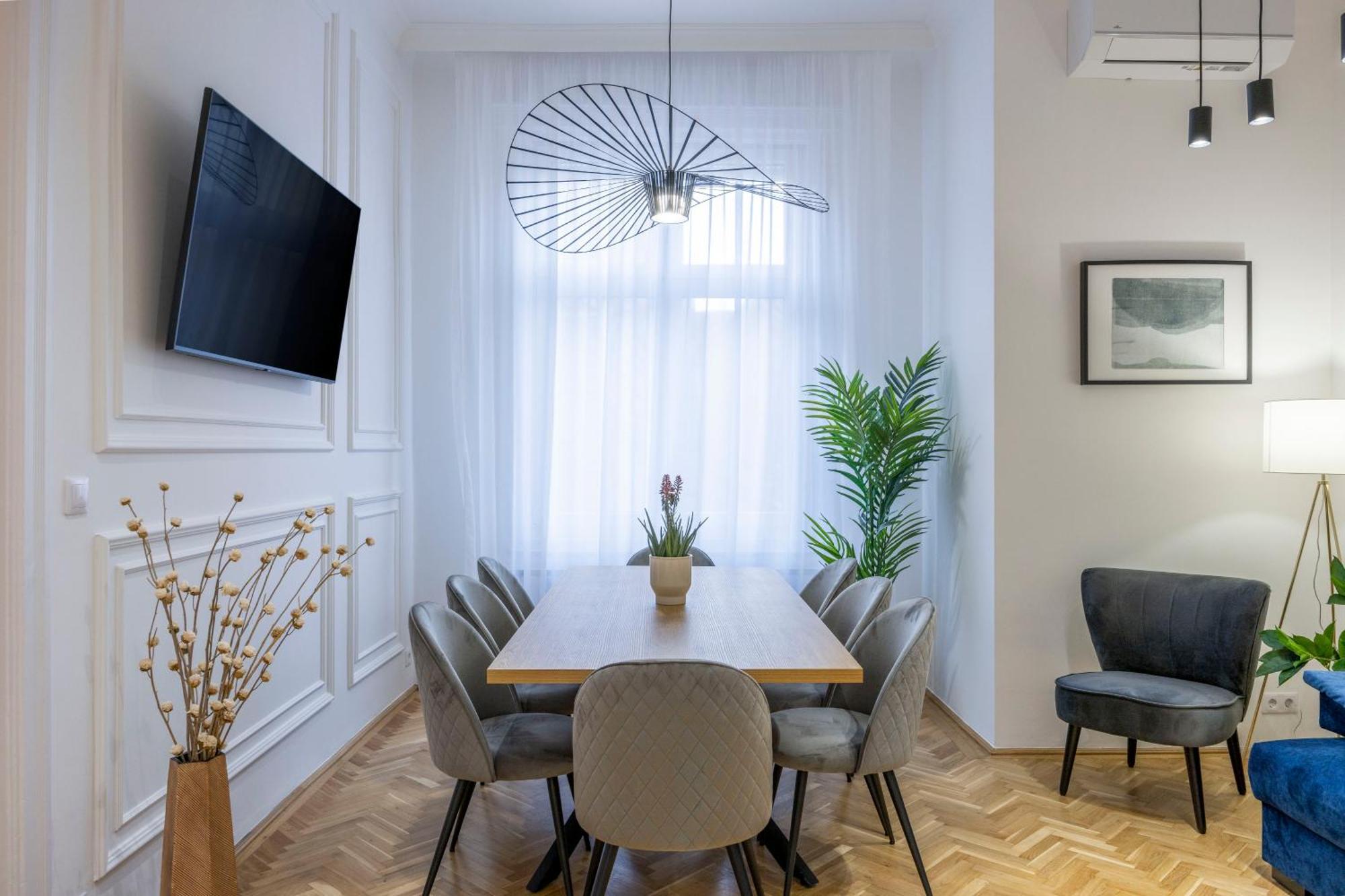 Luxurious Central 4Bedrm 3Bathrm Residence W/ Balcony Budapeşte Dış mekan fotoğraf