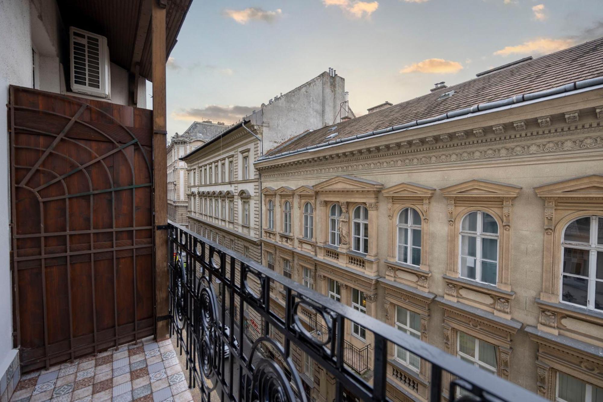 Luxurious Central 4Bedrm 3Bathrm Residence W/ Balcony Budapeşte Dış mekan fotoğraf